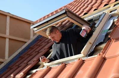 Pose de fenêtres de toit Velux à Torcé-en-Vallée